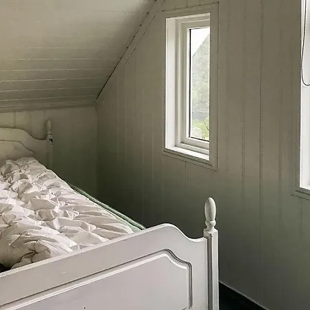 4 Bedroom Gorgeous In Holiday home
