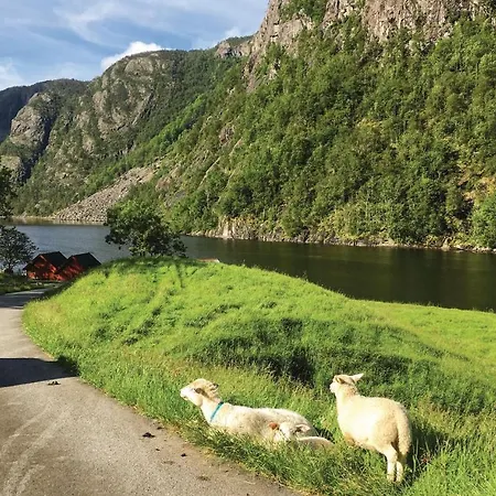 4 Bedroom Gorgeous In Holiday home Erfjord
